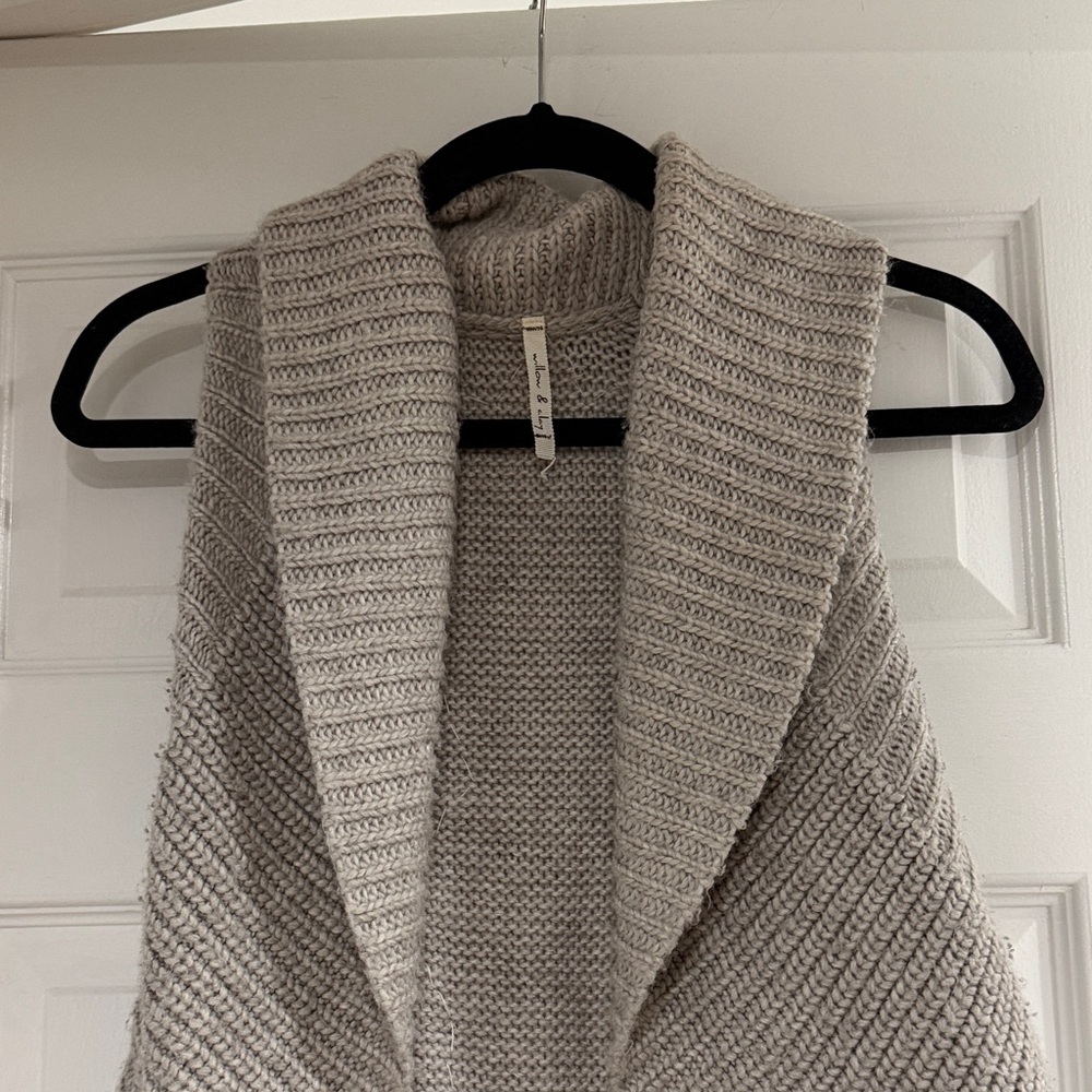 Willow & Clay Gray Sweater Vest